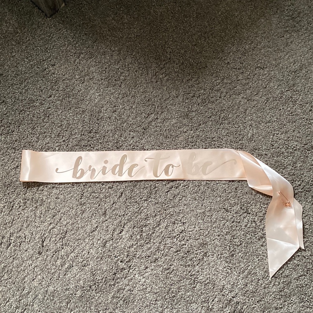 👰🏻‍♀️ Bride to be sash